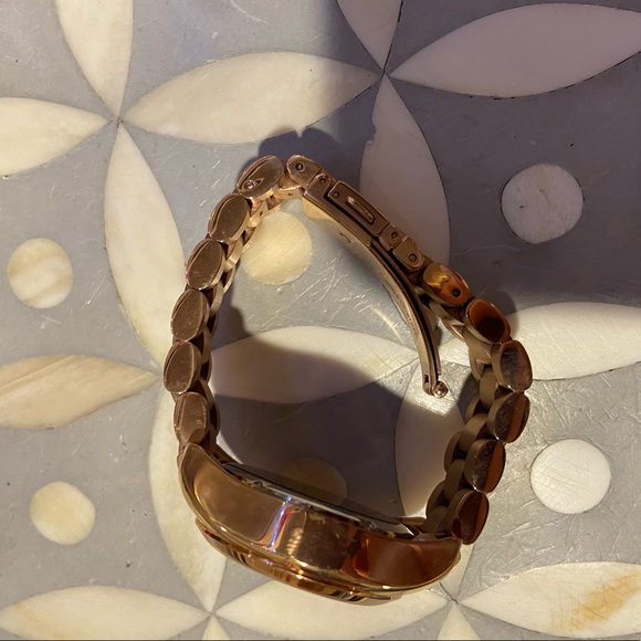 Michael Kors gold watch - Picture 3 of 3